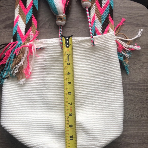 Authentic Wayuu bag/ Mochila Wayuu/ cream color/ multicolored strap/ Size M - Picture 8 of 11